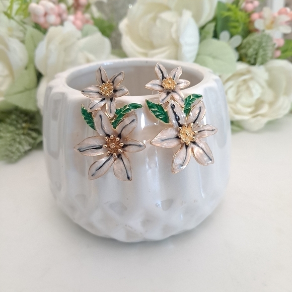 Gold Flower statement Earrings Ivory white Boho Floral Stud dangle new 💖2/$30 - Picture 8 of 9